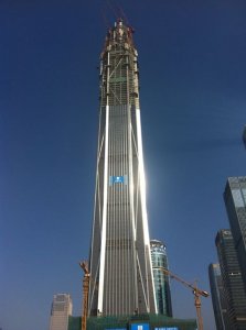 世界顶级巨型塔吊，700米高空盲吊和悬空天路！